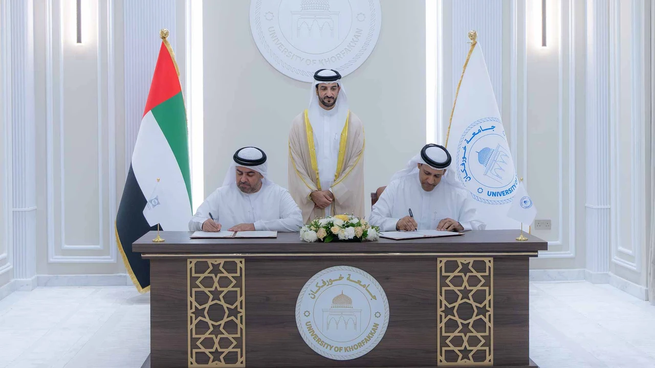سلطان بن أحمد يشهد توقيع شراكات استراتيجية في خورفكان